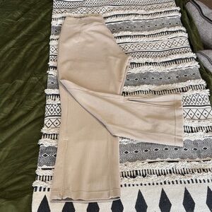 LULULEMON Tan Ribbed Knit Pant.  Optional zipper flare at hem. 25” inseam